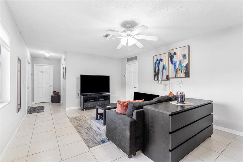 Image 8 of 30 For 1640 Palmland Dr  1640