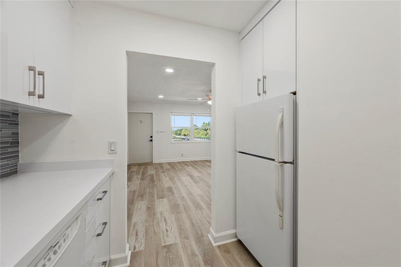 Image 27 of 35 For 2840 14th Street Cswy  304a