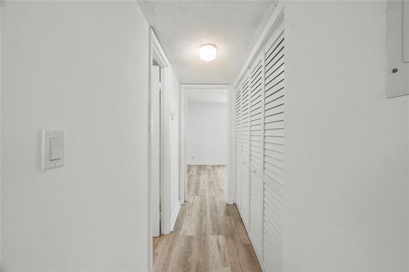 Image 29 of 35 For 2840 14th Street Cswy  304a