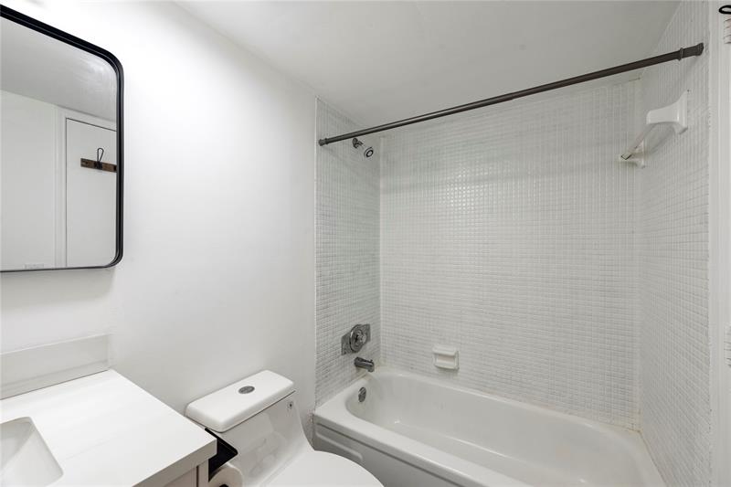 Image 34 of 35 For 2840 14th Street Cswy  304a