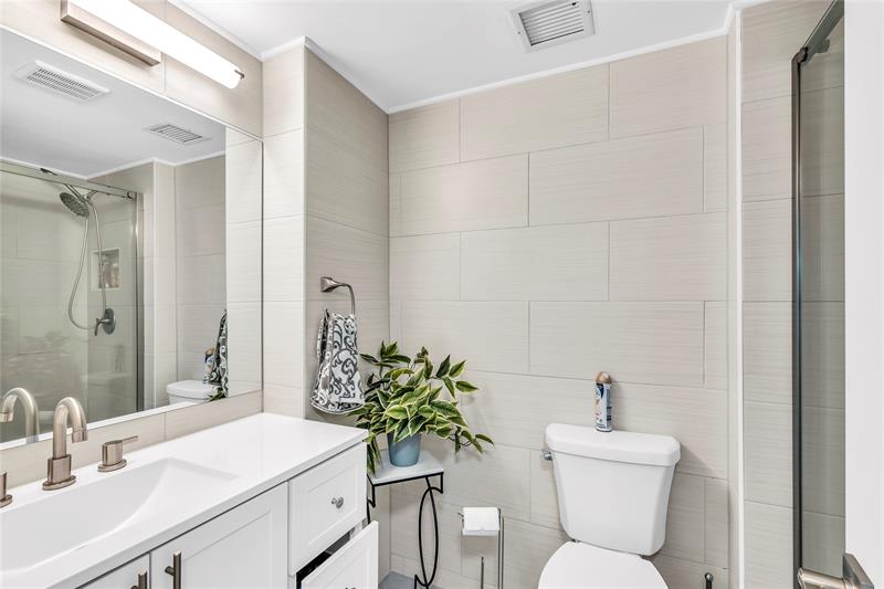 Image 12 of 24 For 4330 Hillcrest Dr  810