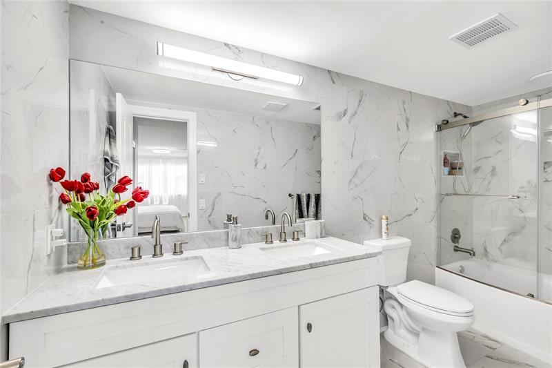 Image 13 of 24 For 4330 Hillcrest Dr  810