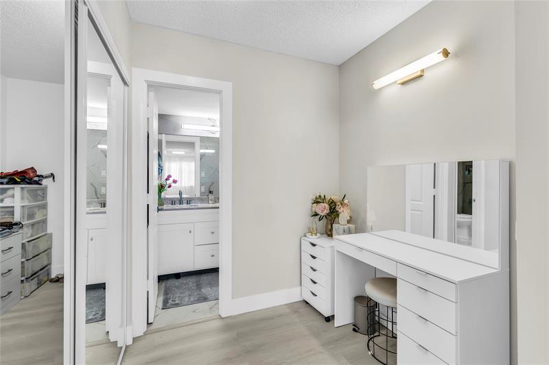 Image 14 of 24 For 4330 Hillcrest Dr  810