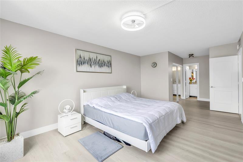 Image 15 of 24 For 4330 Hillcrest Dr  810