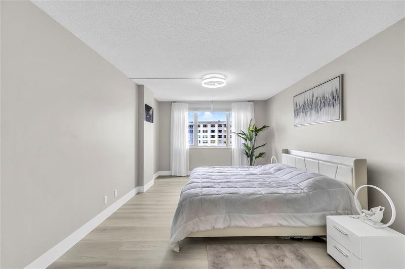 Image 16 of 24 For 4330 Hillcrest Dr  810