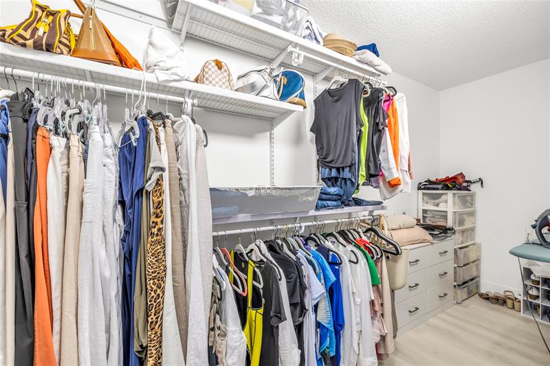 Image 17 of 24 For 4330 Hillcrest Dr  810