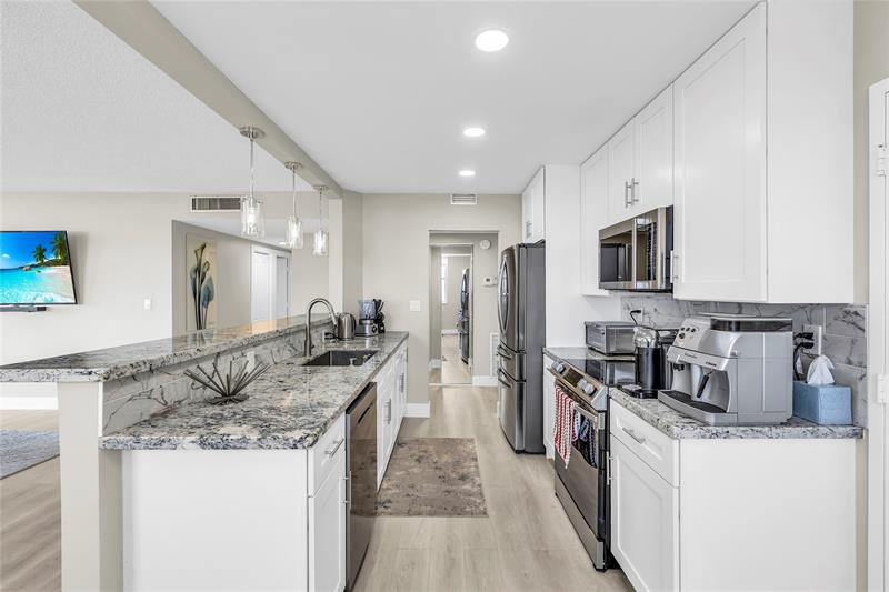 Image 4 of 24 For 4330 Hillcrest Dr  810