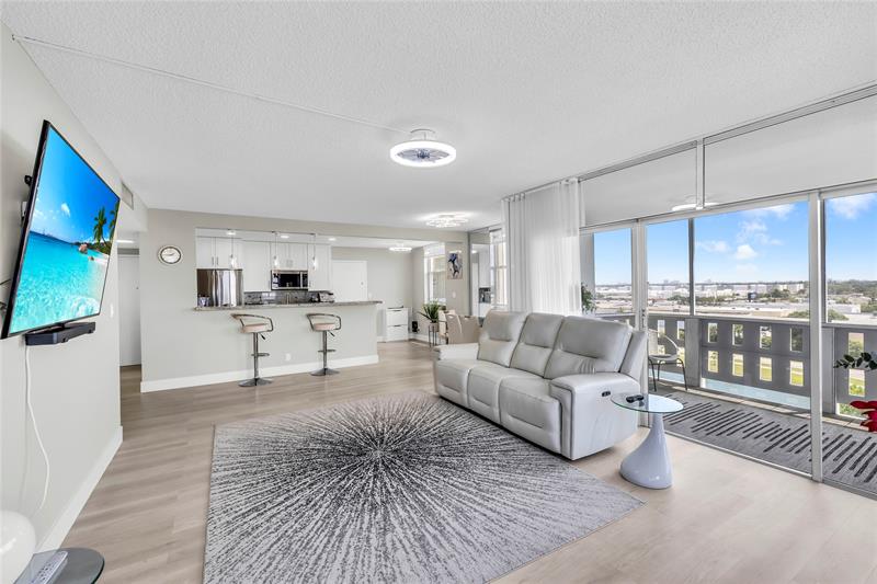 Image 5 of 24 For 4330 Hillcrest Dr  810