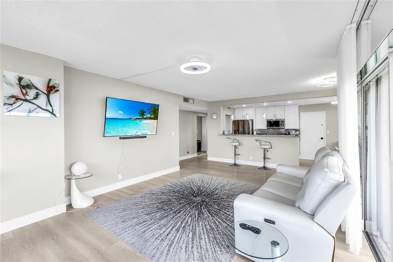 Image 6 of 24 For 4330 Hillcrest Dr  810