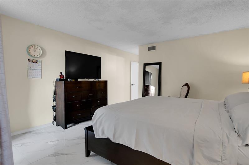 Image 19 of 40 For 260 76th Ave  207