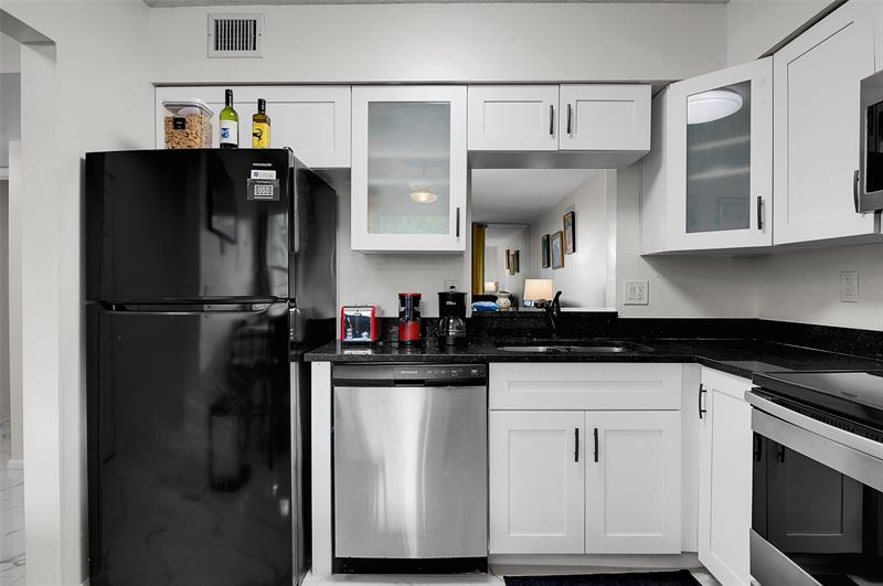 Image 4 of 40 For 260 76th Ave  207