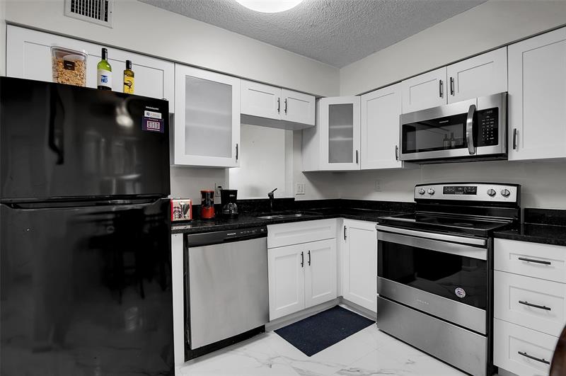 Image 5 of 40 For 260 76th Ave  207