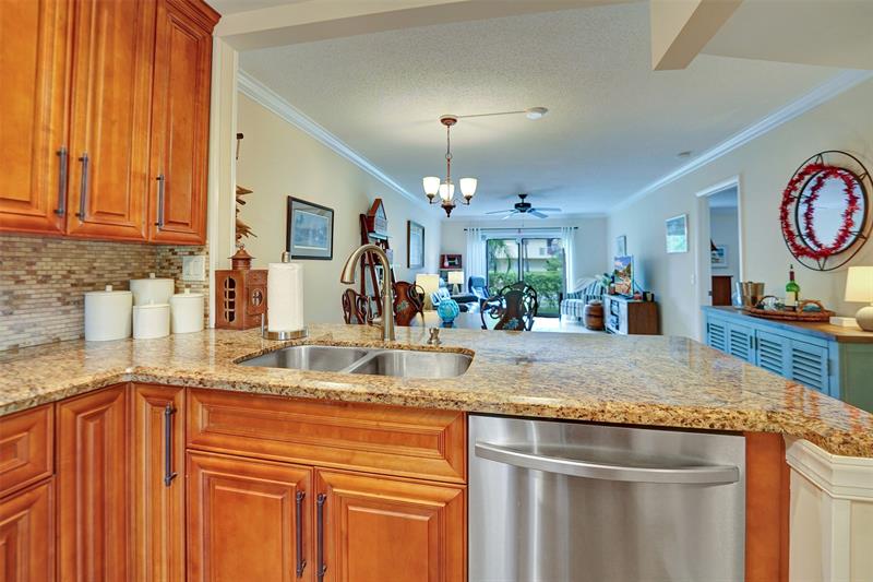 Image 38 of 48 For 860 6th Ave  402