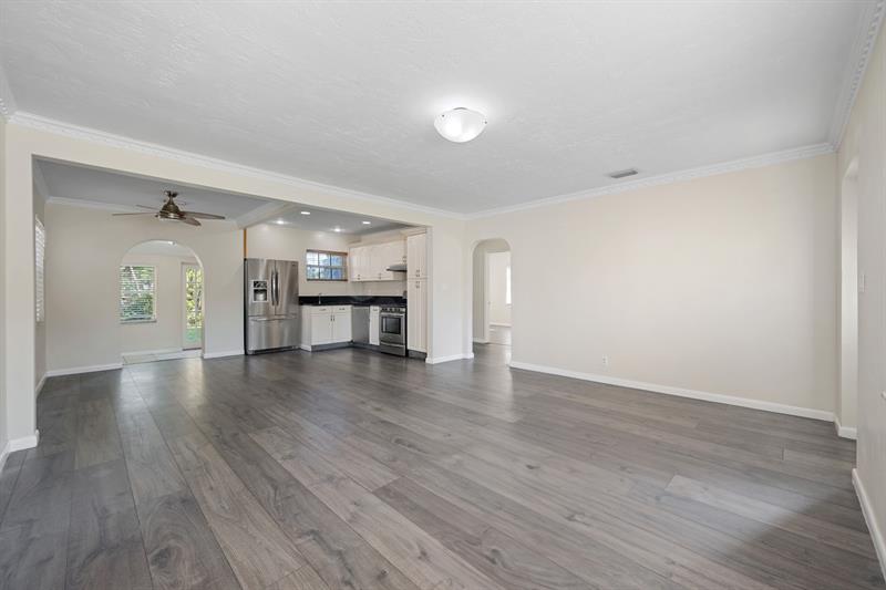 Image 12 of 33 For 1535 Plunkett St