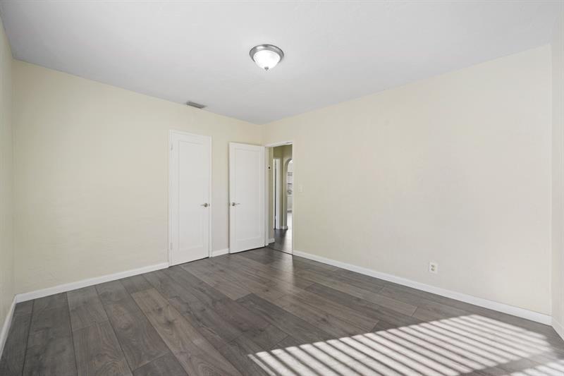 Image 18 of 33 For 1535 Plunkett St