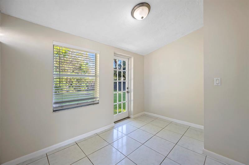 Image 19 of 33 For 1535 Plunkett St