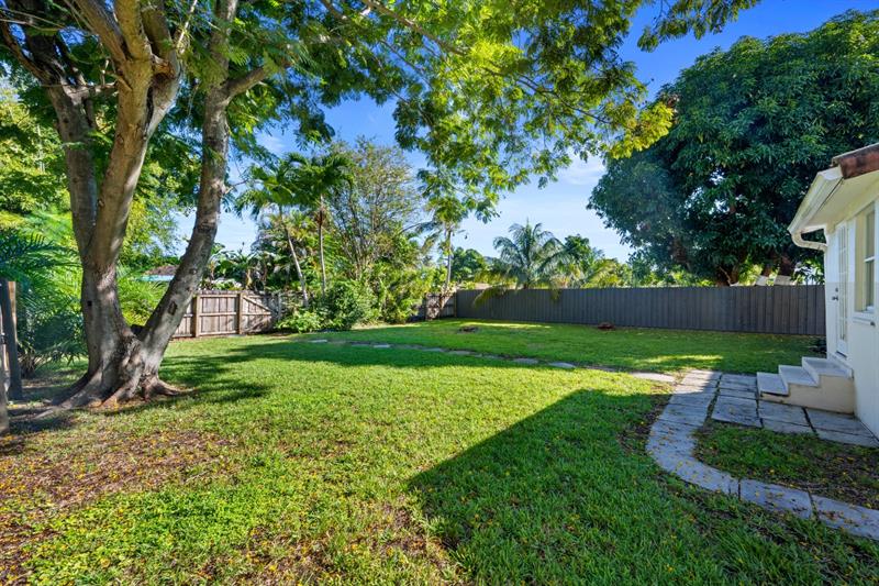 Image 22 of 33 For 1535 Plunkett St