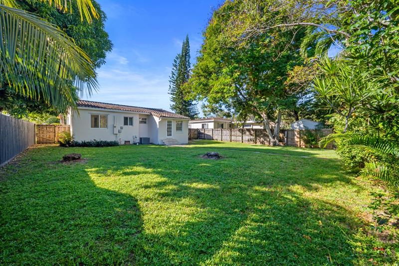 Image 4 of 33 For 1535 Plunkett St