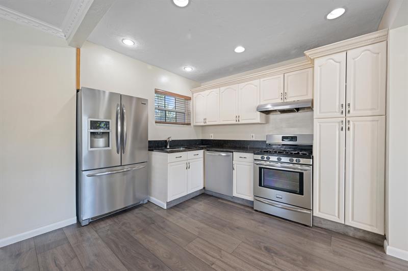 Image 5 of 33 For 1535 Plunkett St