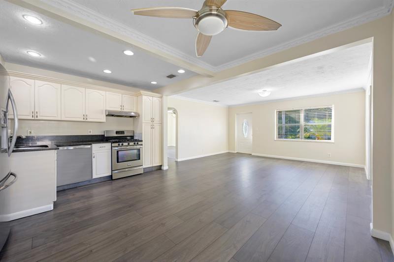 Image 7 of 33 For 1535 Plunkett St