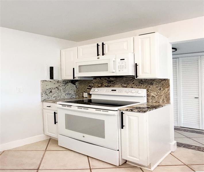 Image 18 of 35 For 1800 Andrews Ave  1g