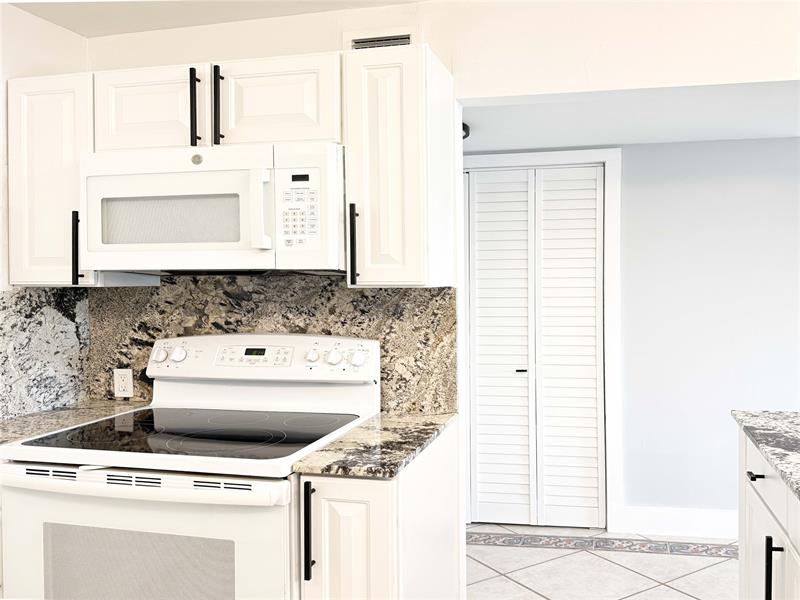 Image 19 of 35 For 1800 Andrews Ave  1g