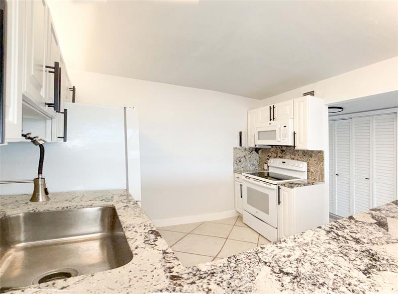 Image 23 of 35 For 1800 Andrews Ave  1g