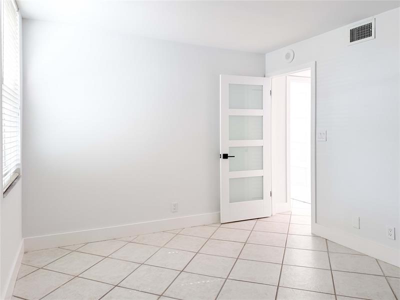 Image 31 of 35 For 1800 Andrews Ave  1g