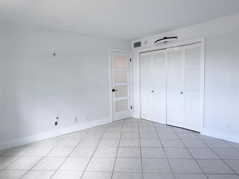 Image 32 of 35 For 1800 Andrews Ave  1g