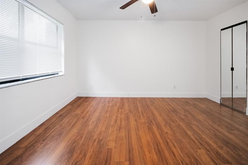 Image 19 of 25 For 15805 Waterside Cir