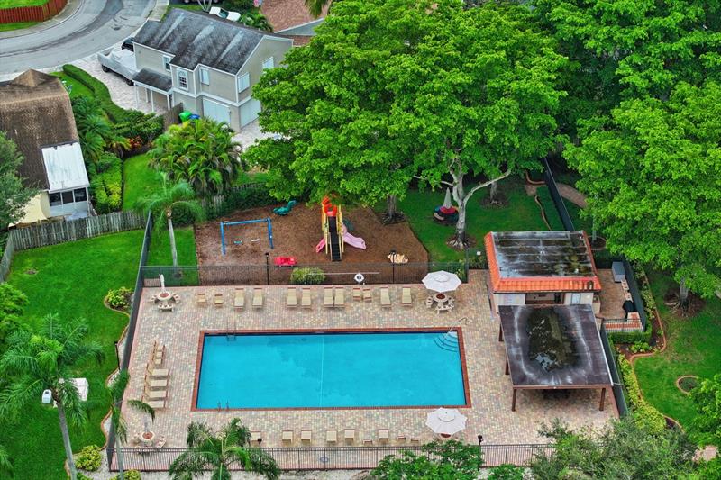 Image 22 of 25 For 15805 Waterside Cir