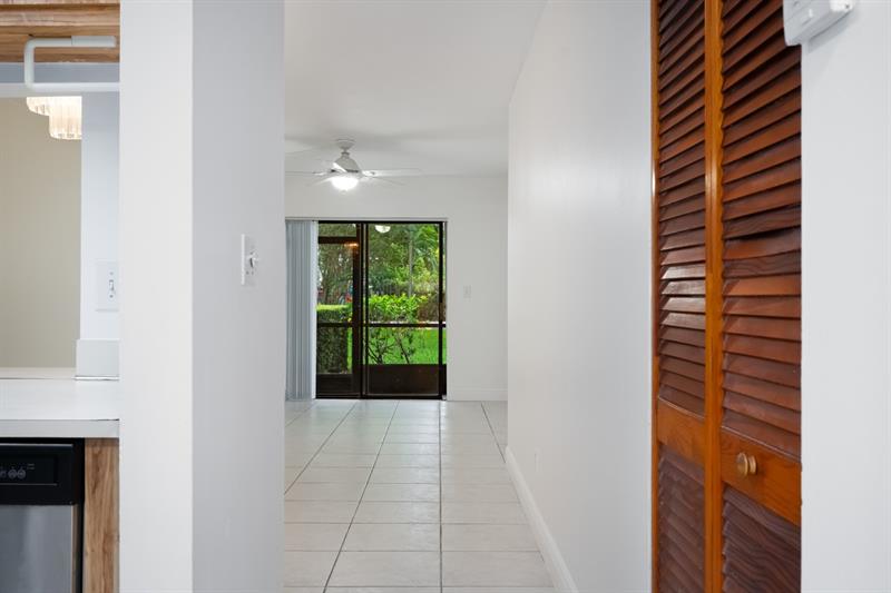 Image 7 of 25 For 15805 Waterside Cir