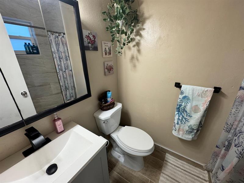 Image 25 of 49 For 31 57th Ct  