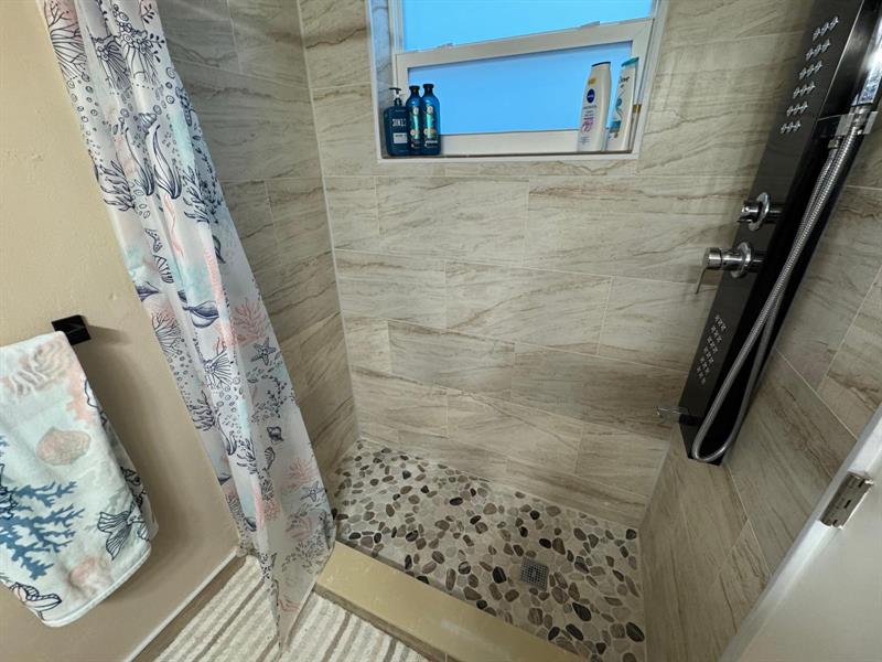 Image 26 of 49 For 31 57th Ct  