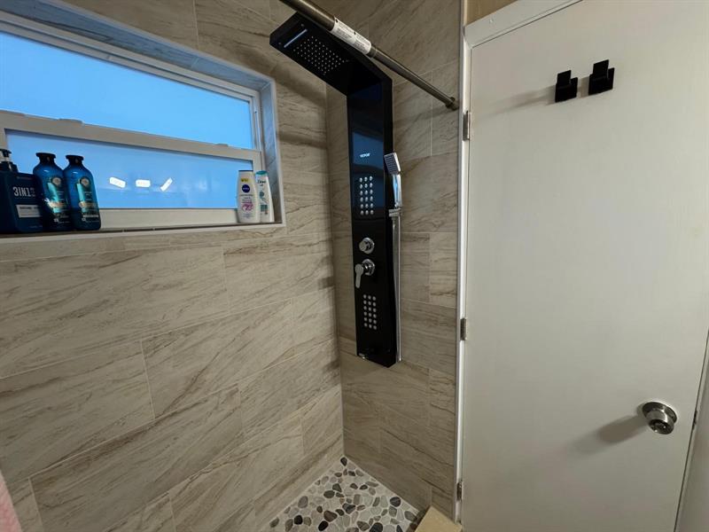 Image 27 of 49 For 31 57th Ct  