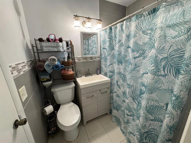 Image 31 of 49 For 31 57th Ct  