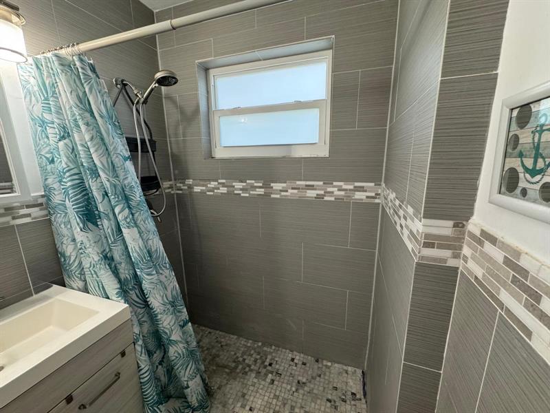 Image 32 of 49 For 31 57th Ct  