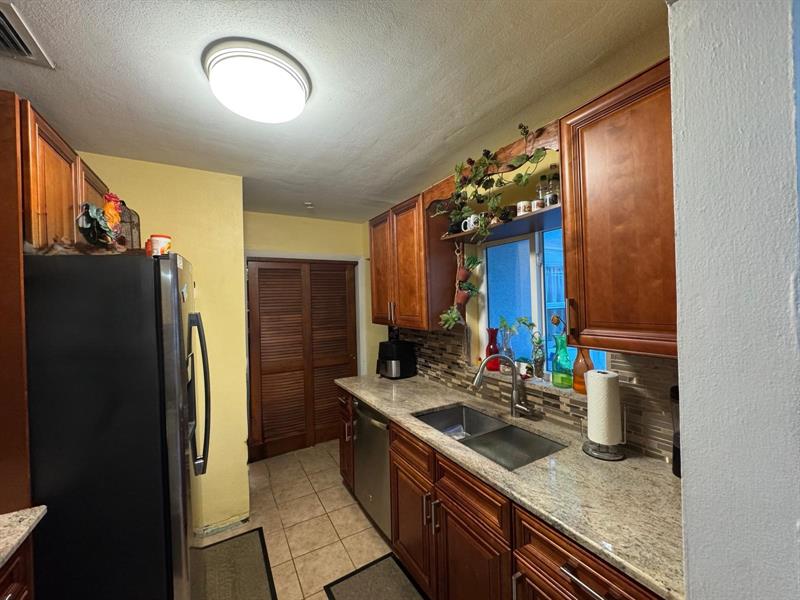 Image 4 of 49 For 31 57th Ct  