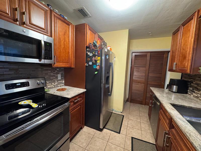 Image 5 of 49 For 31 57th Ct  