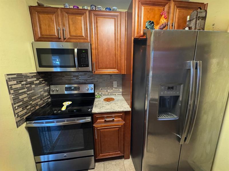 Image 9 of 49 For 31 57th Ct  