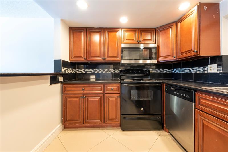 Image 5 of 25 For 3150 88th Ave  203