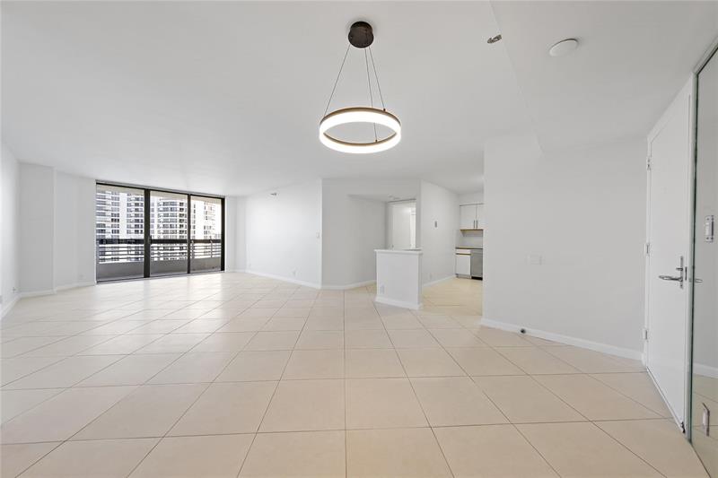 Image 6 of 11 For 3530 Mystic Pointe Dr  2707