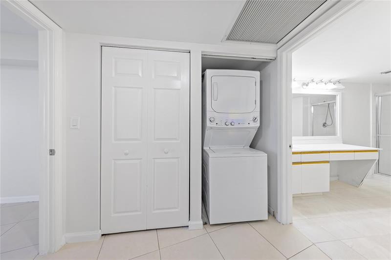 Image 8 of 11 For 3530 Mystic Pointe Dr  2707