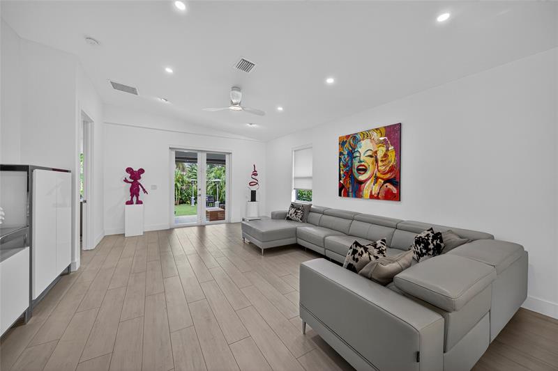 Image 14 of 52 For 21 25th St  