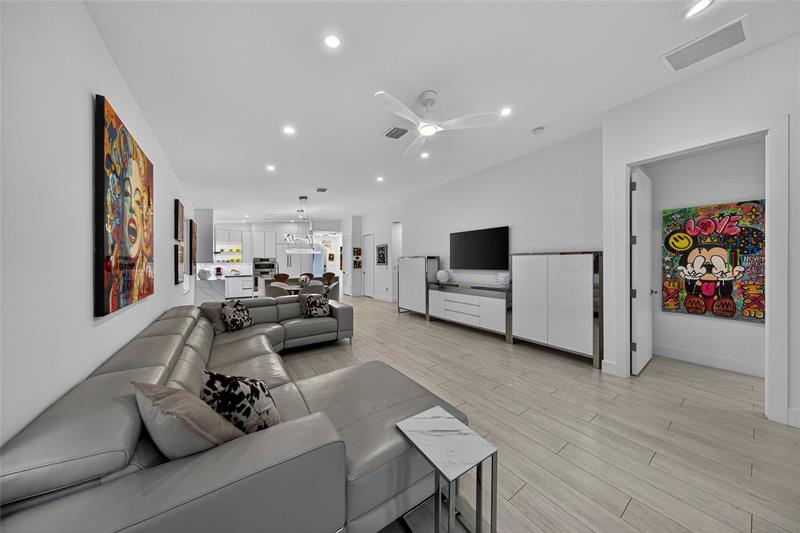 Image 18 of 52 For 21 25th St  