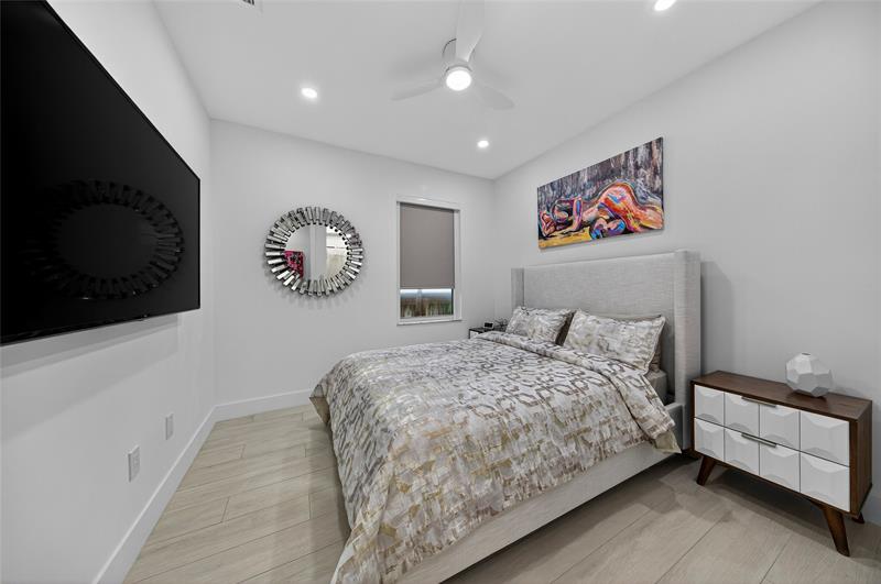 Image 27 of 52 For 21 25th St  