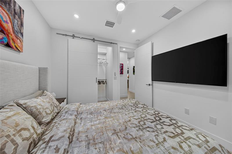 Image 28 of 52 For 21 25th St  