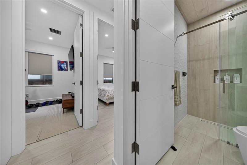 Image 29 of 52 For 21 25th St  