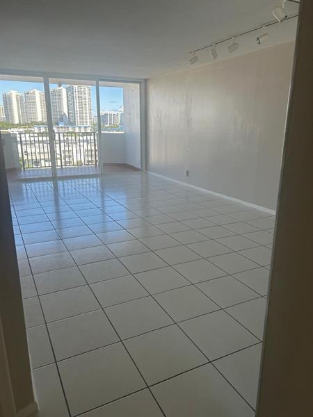 Image 22 of 40 For 3703 166th St  1009