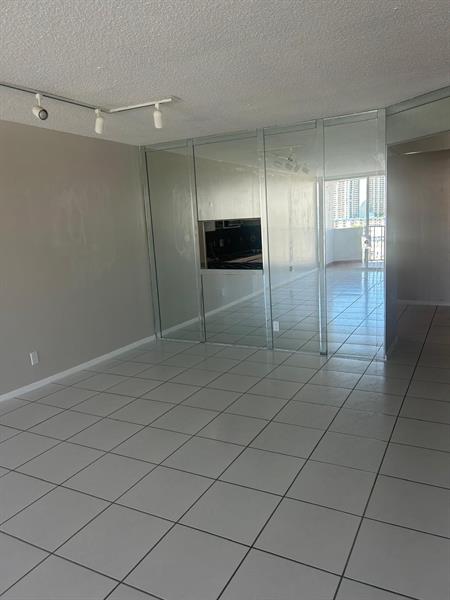 Image 23 of 40 For 3703 166th St  1009